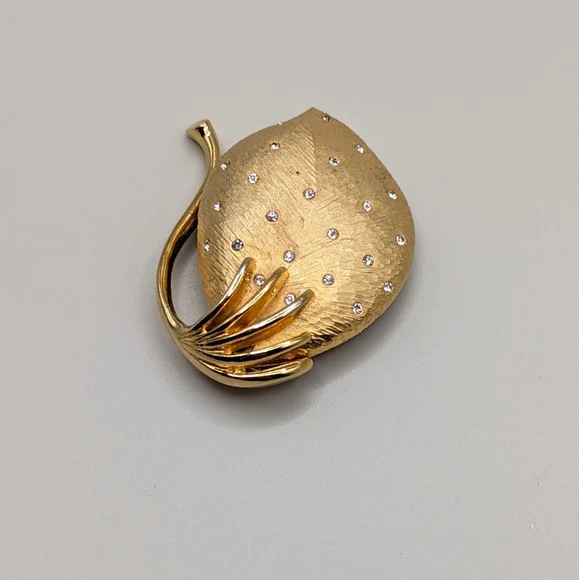 Vintage Florentine Finish Crystal Studded Strawberry Brooch - Picture 4 of 8